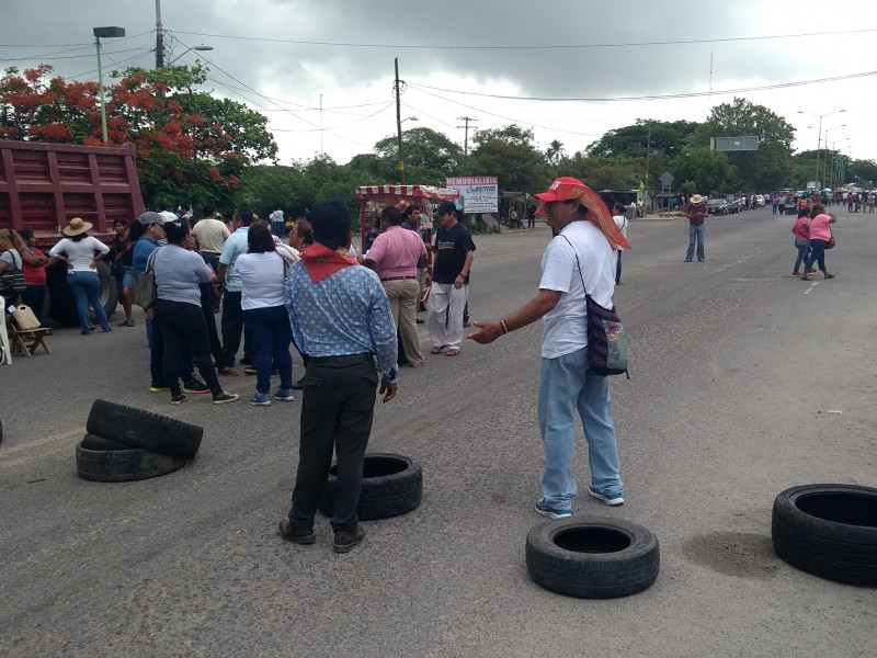 Inician bloqueos carreteros en el istmo