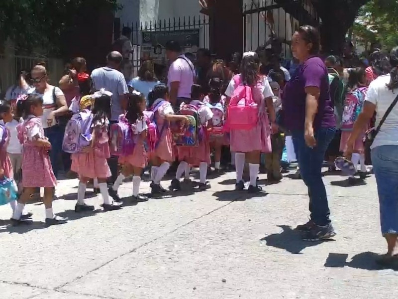 Inician clases 24 mil estudiantes en Tehuantepec