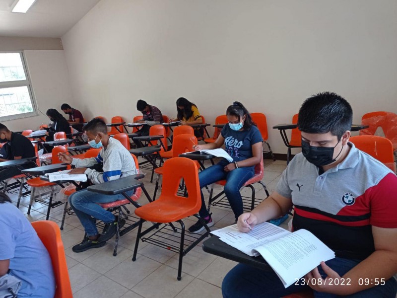 Inician clases en Zihuatanejo; un robo y escuelas en paro