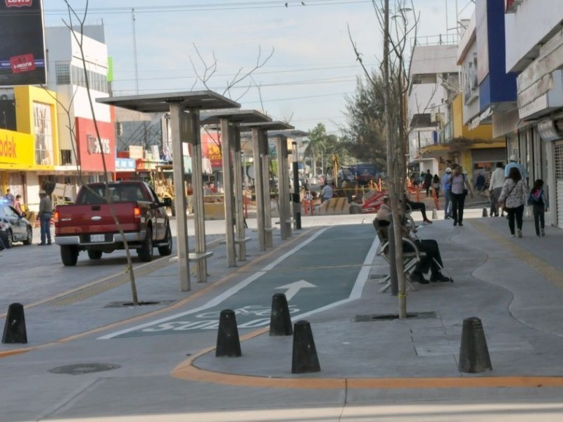 Inician con bajas ventas comerciantes del centro