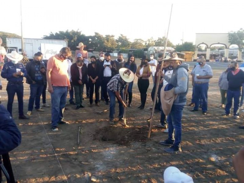 Inician construcción de la plaza de toros 