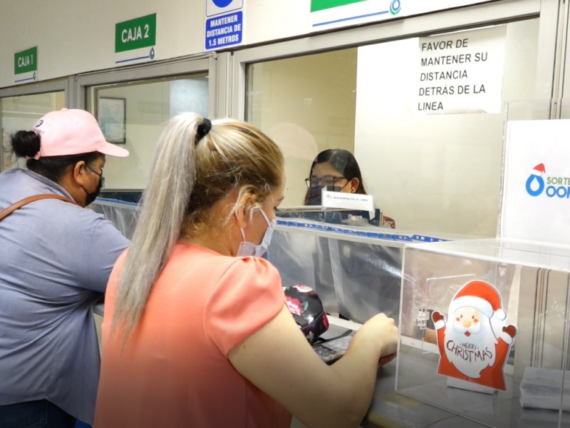 Inician cortes de agua y la gente acude a pagar