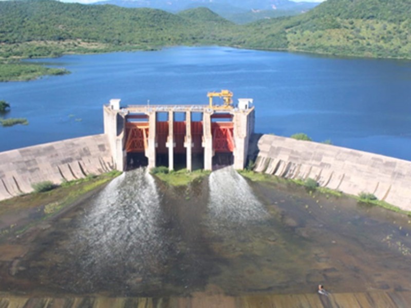 Inician desfogue controlado en la presa Mocúzarit para riego de hortalizas Inician desfogue controlado en la presa Mocúzarit para riego de hortalizas