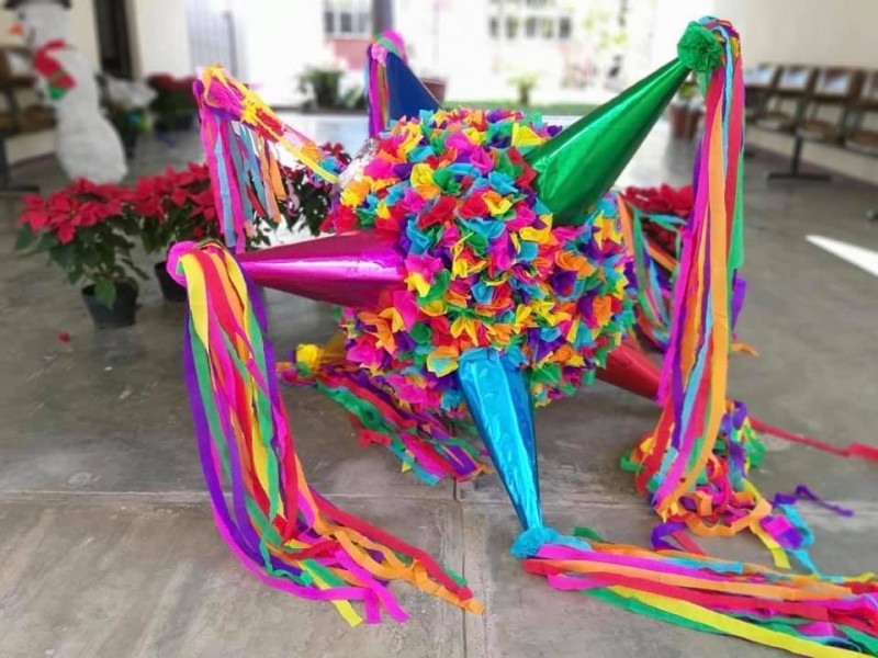 Inician elaboración de piñatas personas con discapacidad en Sahuayo