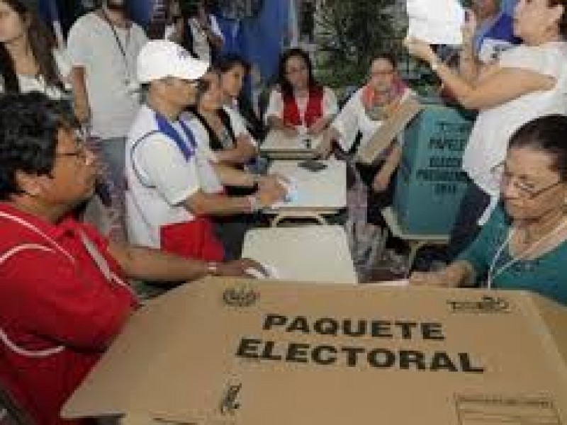 Inician elecciones presidenciales en El Salvador