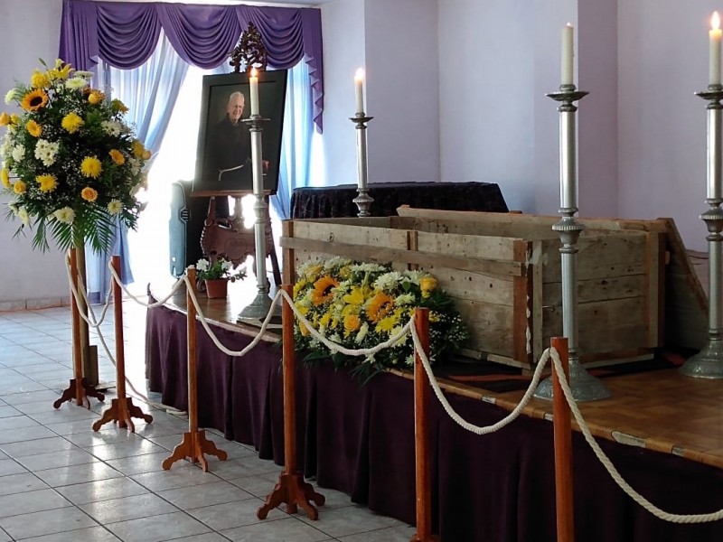 Inician funerales de Fray Ivo Tonek