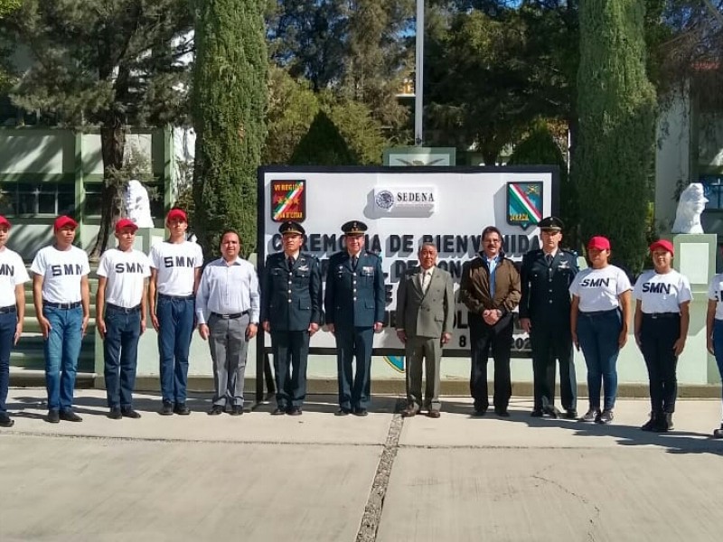 Inician jóvenes adiestramiento militar