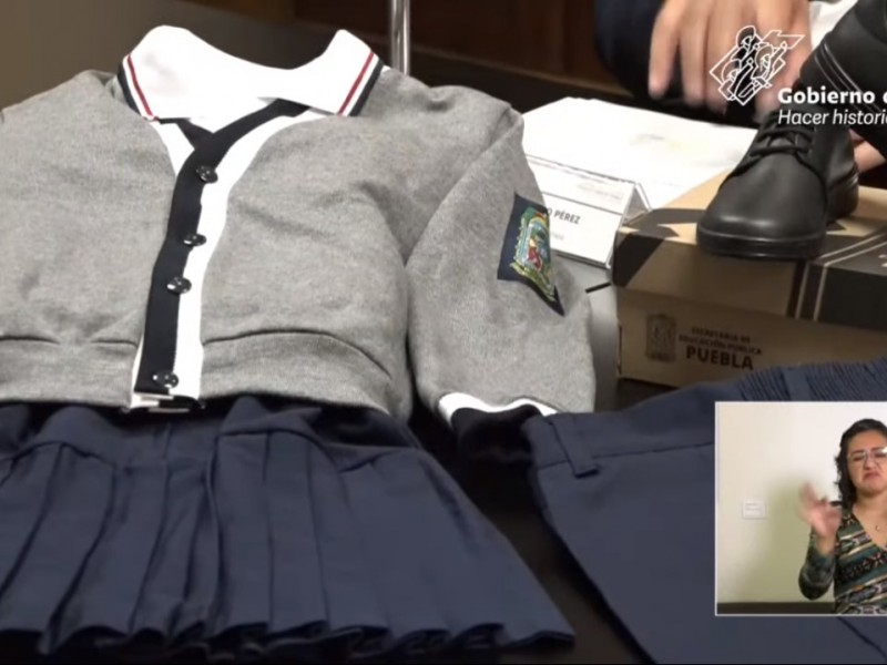 Inician la entrega de uniformes para estudiantes de nivel básico