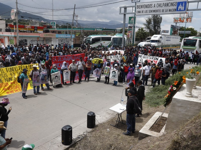 Inician movilizaciones por ochos del caso Ayotzinapa