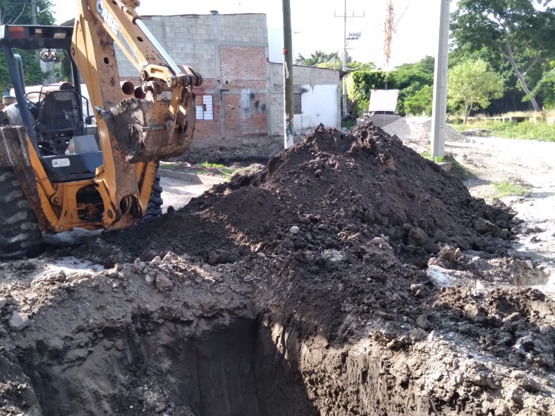 Inician obra de reubicación de tubería de aguas negras