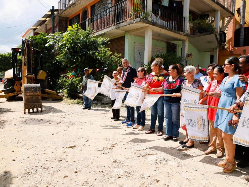Inician obras viales en Los Laguitos