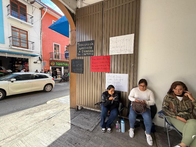Inician paro indefinido 900 trabajadores del Cecytev en Veracruz