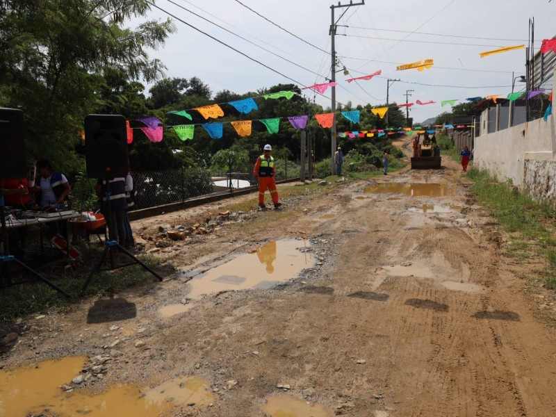 Inician pavimentación con concreto hidráulico en calle Benito Juárez de Salina Cruz