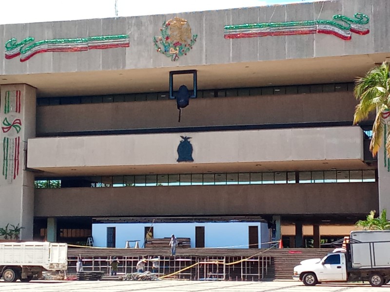 Inician preparativos para festejos del grito de independencia en palacio de gobierno