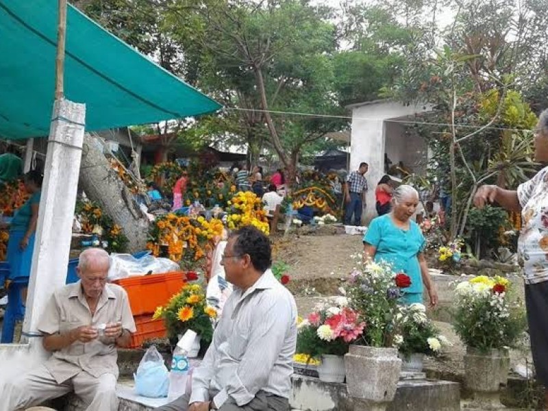 Inician preparativos para fiestas de dia de muertos