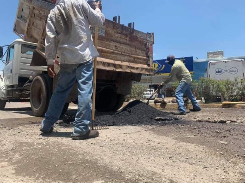 Inician programa de bacheo en Choix