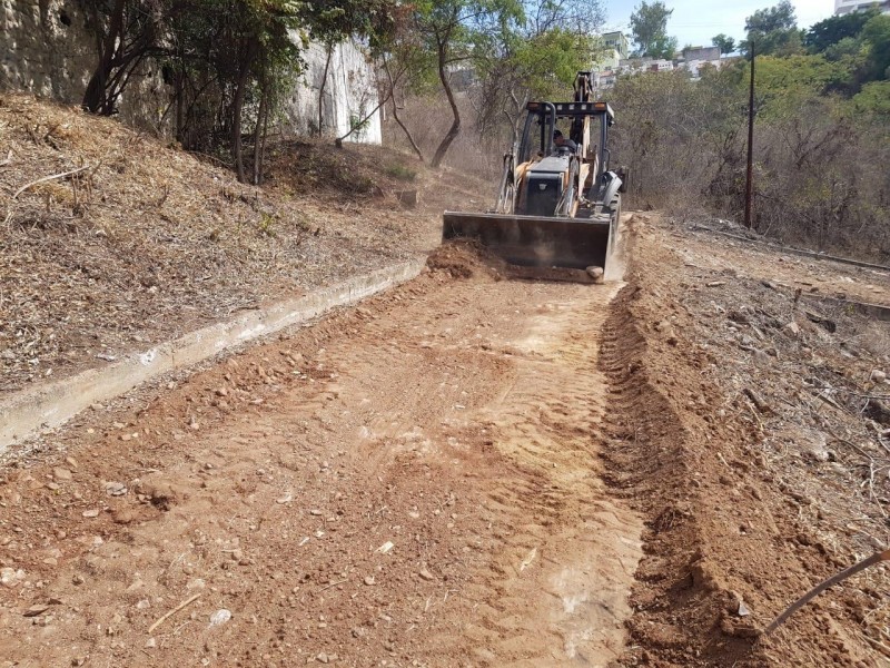 Inician trabajos de construcción de trotapista en Parque de los Bambú