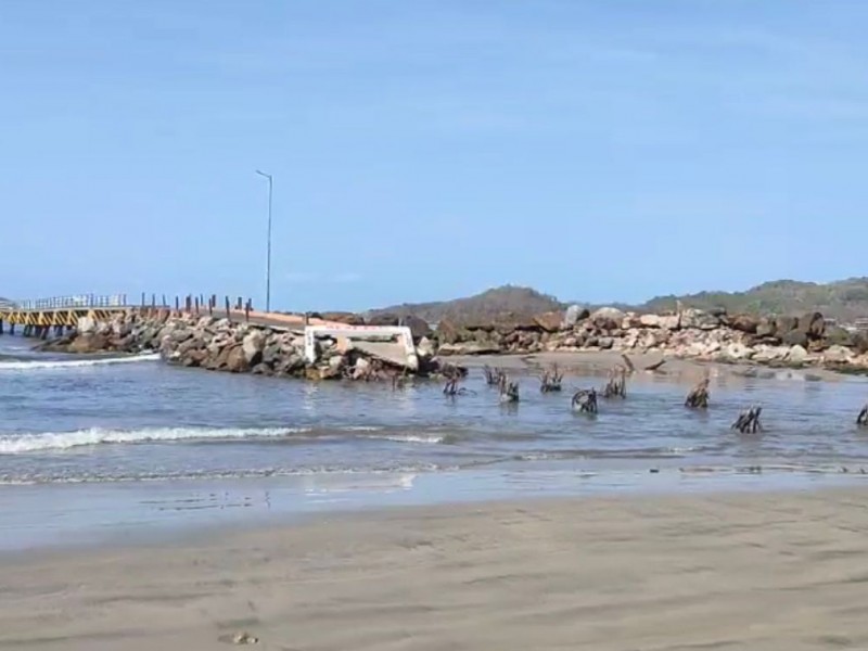 Inician trabajos de demolición del muelle playa Linda