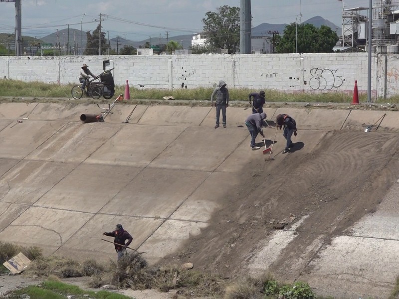 Inician trabajos de limpieza en el canal de Sacramento