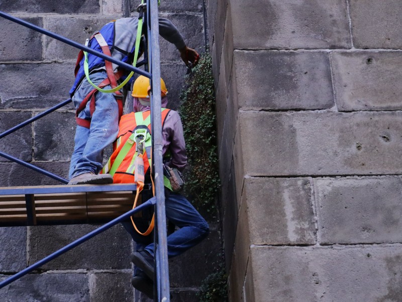 Inician trabajos de mantenimiento en catedral de Puebla
