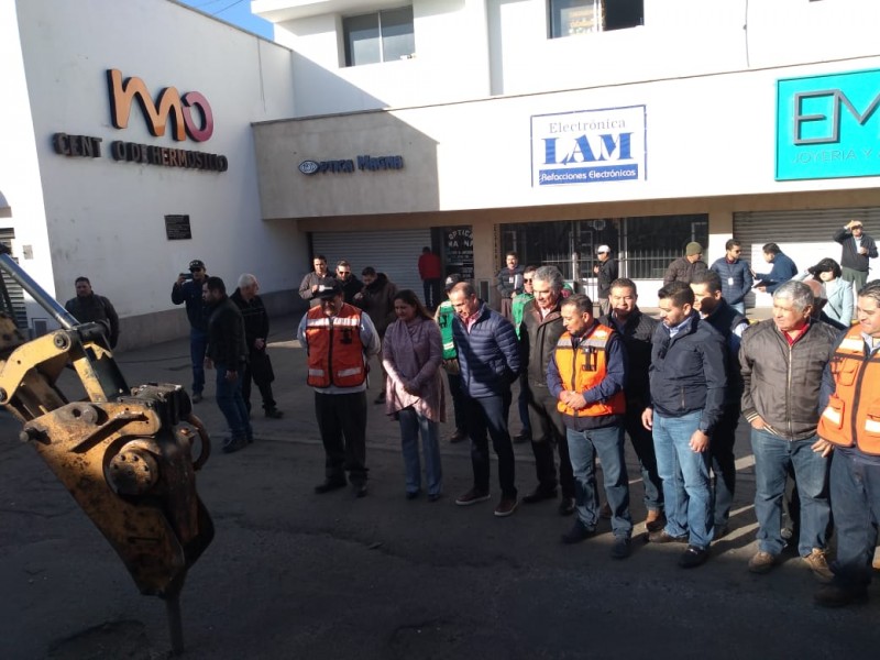 Inician trabajos de pavimentación con concreto en el Centro