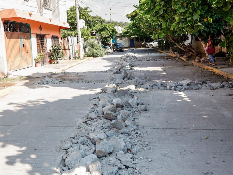 Inician trabajos de rehabilitación de drenaje sanitario en Juchitán Inician trabajos de rehabilitación de drenaje sanitario en Juchitán