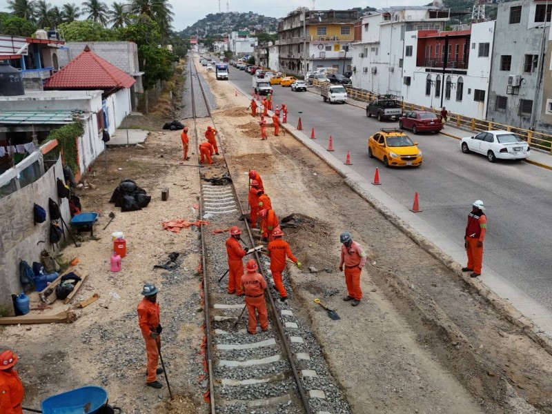 Inician trabajos de reparación en centro tras daños por traslado de maquinaria Inician trabajos de reparación en centro tras daños por traslado de maquinaria