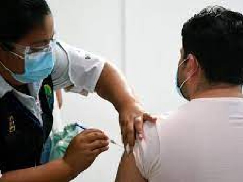 Inician vacunación contra COVID19 para personal médico de Puebla