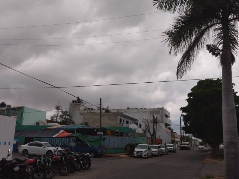 Inician vientos fuertes en Mazatlán por Lorena
