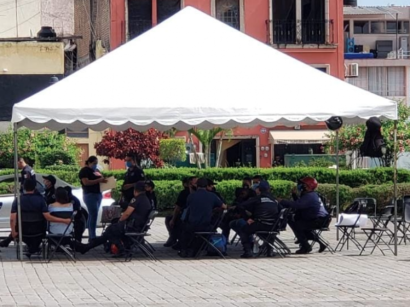 Iniciaron las negociaciones con policías y custodios