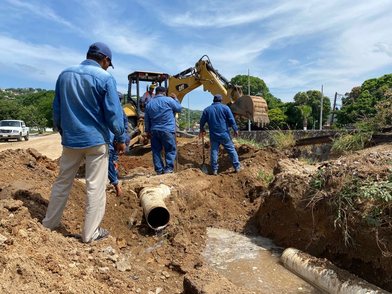 Iniciaron reparaciones de líneas de agua potable en Salina Cruz