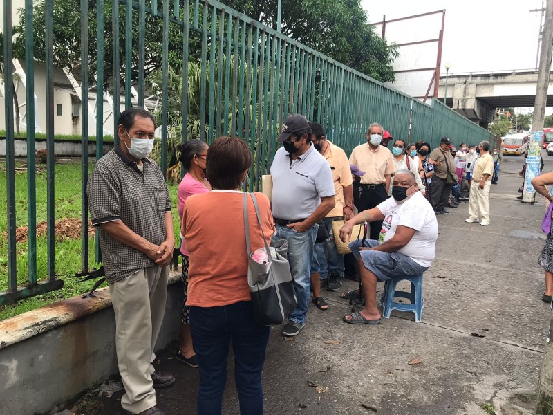 Inició con larga fila incorporación para Pensión Universal