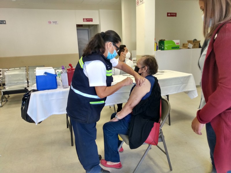 Inició jornada de vacunación anti-COVID en Ecuandureo