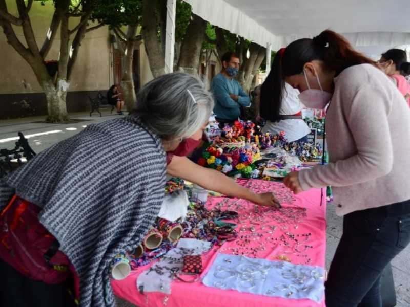 Inició la Feria Artesanal en el Jardín Guerrero