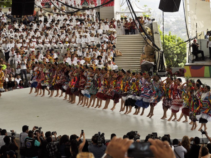 Inició la gran fiesta del folklore en Oaxaca