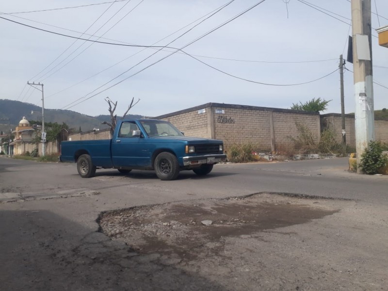 Inmenso bache sin reparar en Xalisco