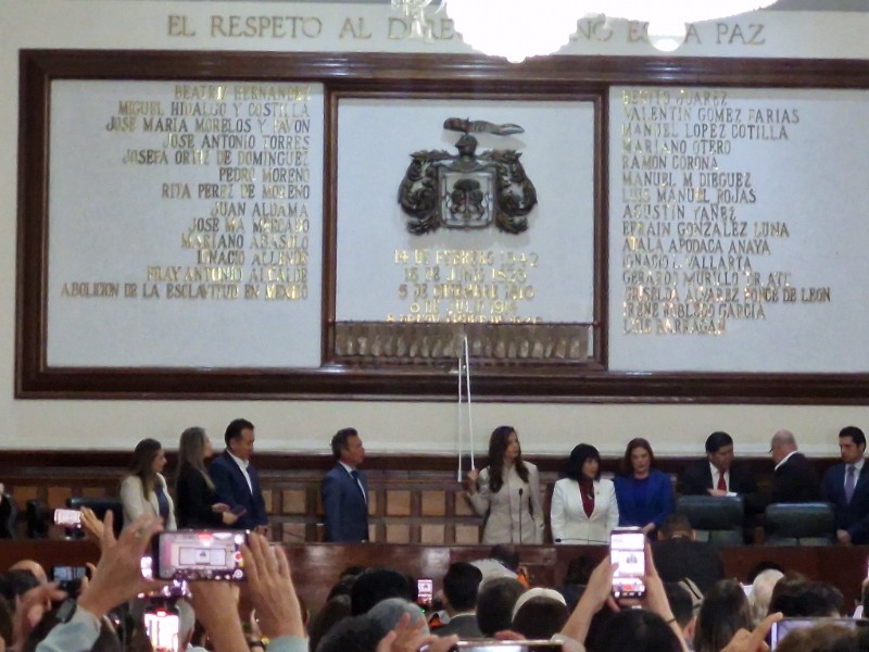 Inscriben con letras de oro nombre de la UdeG en Ayuntamiento tapatío
