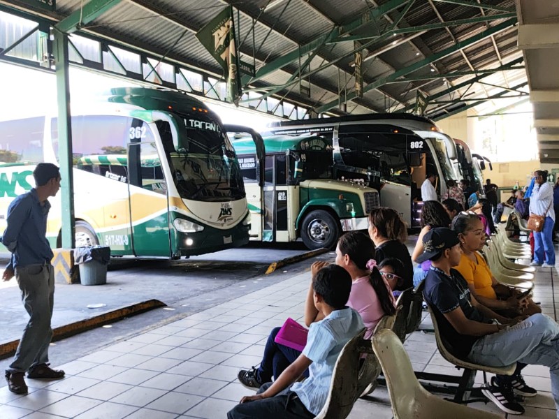 Inseguridad y diésel encarecen transporte federal en Sinaloa