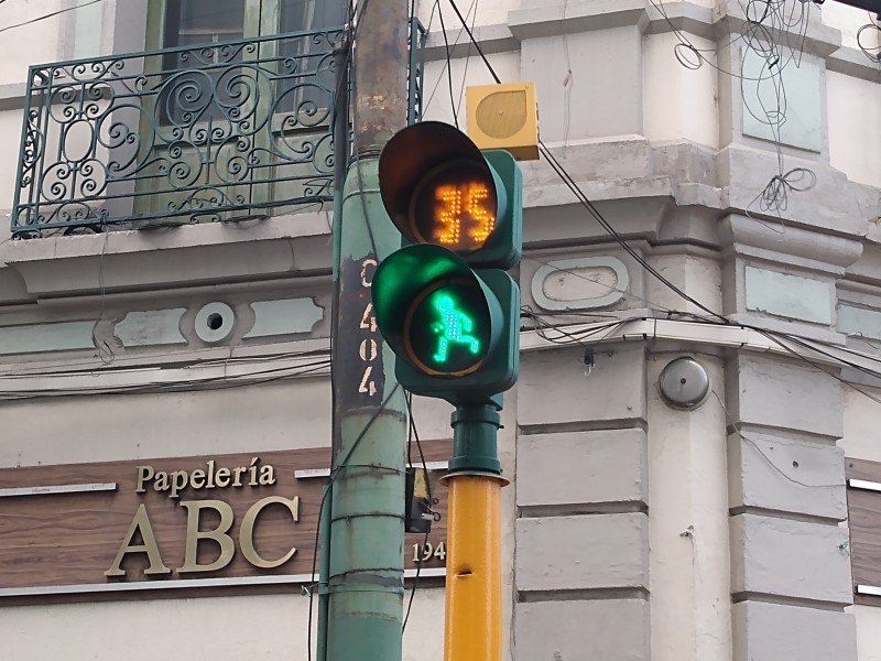 Inservibles semáforos para invidentes