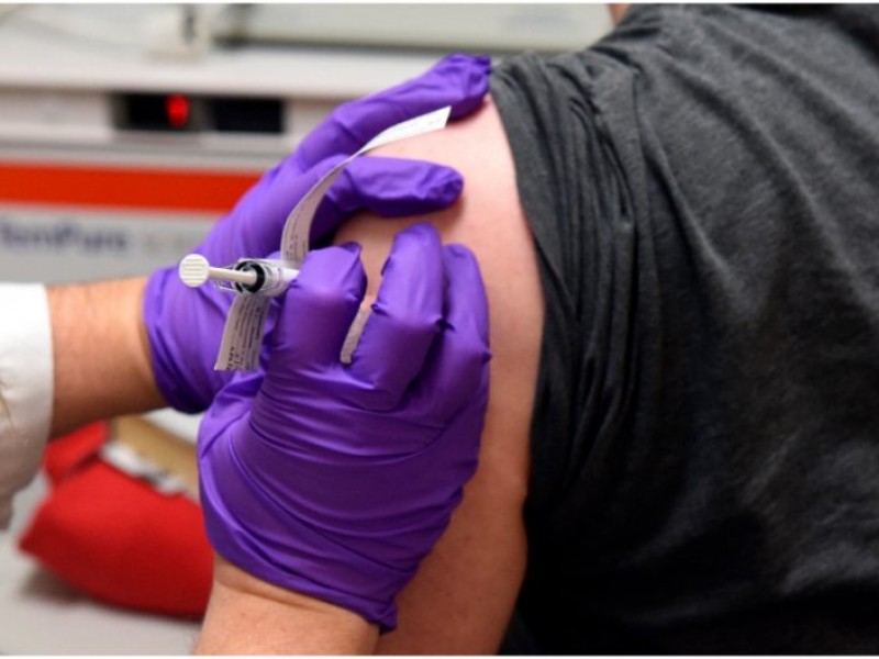 Insiste AstraZeneca: vacuna contra Covid a final de año