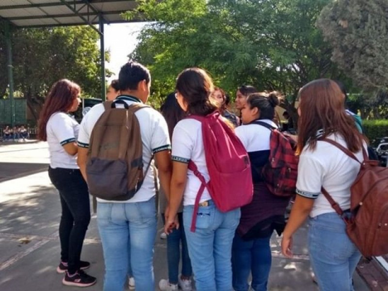 Insisten estudiantes en no regresar a clases presenciales por pandemia