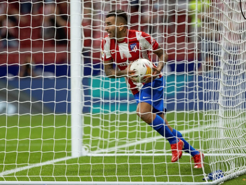 Insólito autogol da empate al Atlético de Madrid