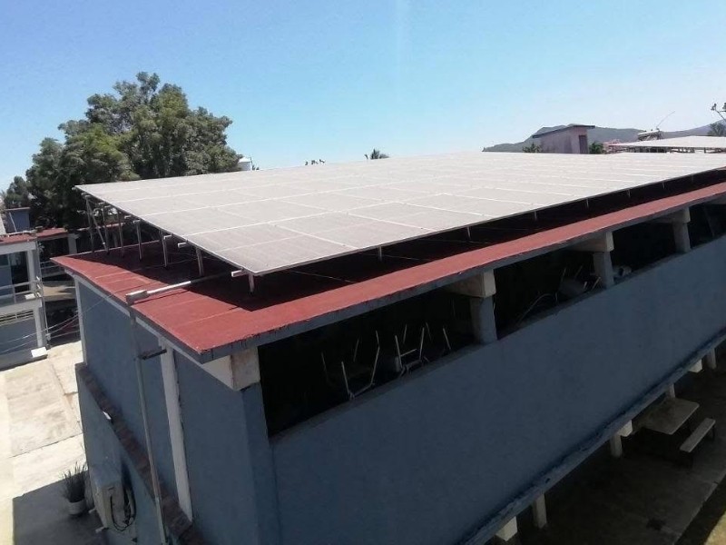 Instala UAN paneles solares para ahorrar 18 millones ante CFE