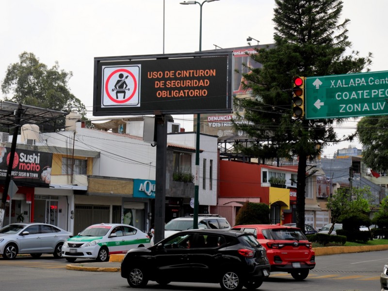 Instalan 4 paneles de información vial en distintos puntos de Xalapa