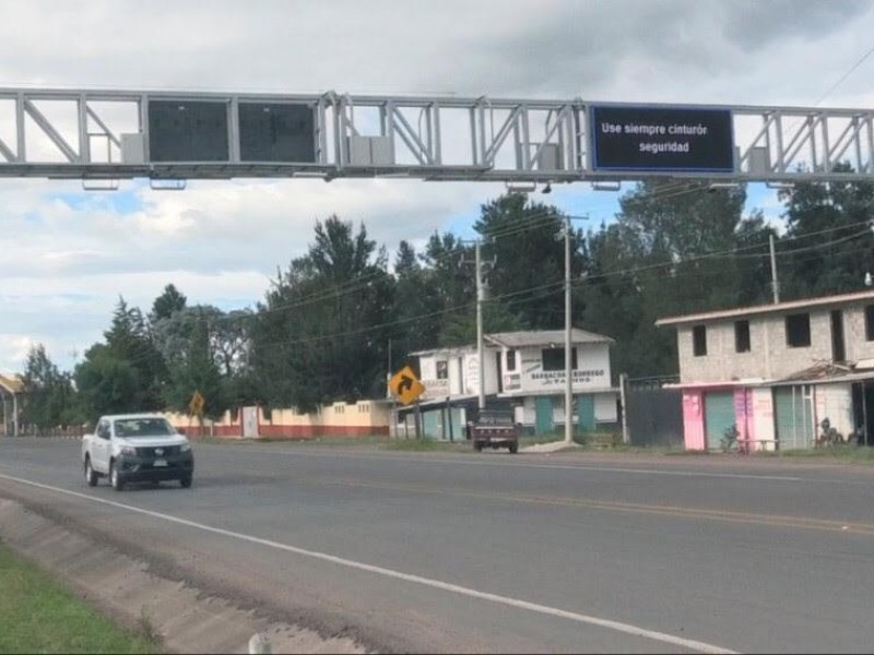 Instalan 55 arcos carreteros en todo Michoacán