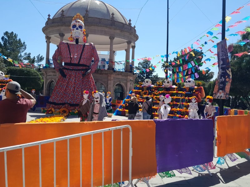 Instalan Altar Monumental por el Día de Muertos en Durango Instalan Altar Monumental por el Día de Muertos en Durango