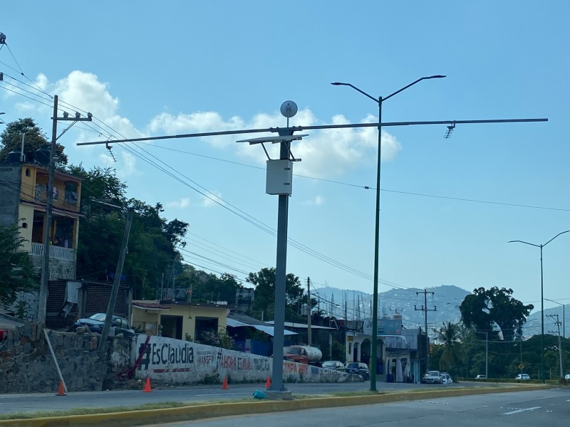 Instalan arcos de seguridad en el acceso a Zihuatanejo