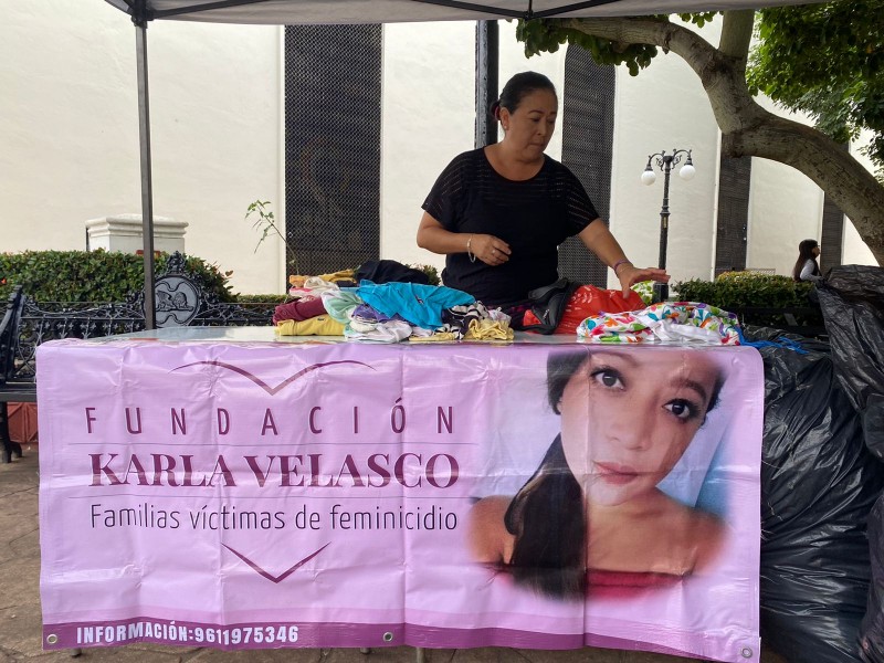 Instalan bazar para recaudar fondos para familia Gómez Velasco