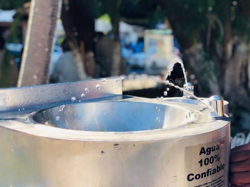 Instalan bebederos para comunidad migrante en Tapachula