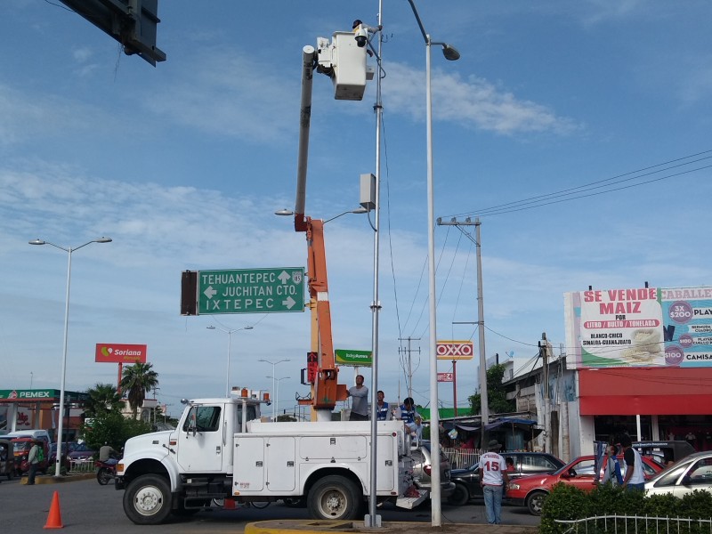 Instalan cámaras de seguridad en Juchitán